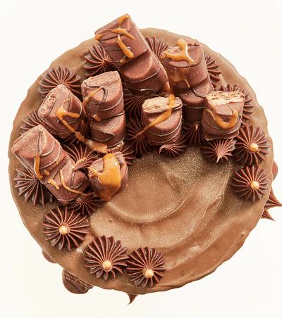 Kinder Bueno Chocolate Drip Cake - Image 3