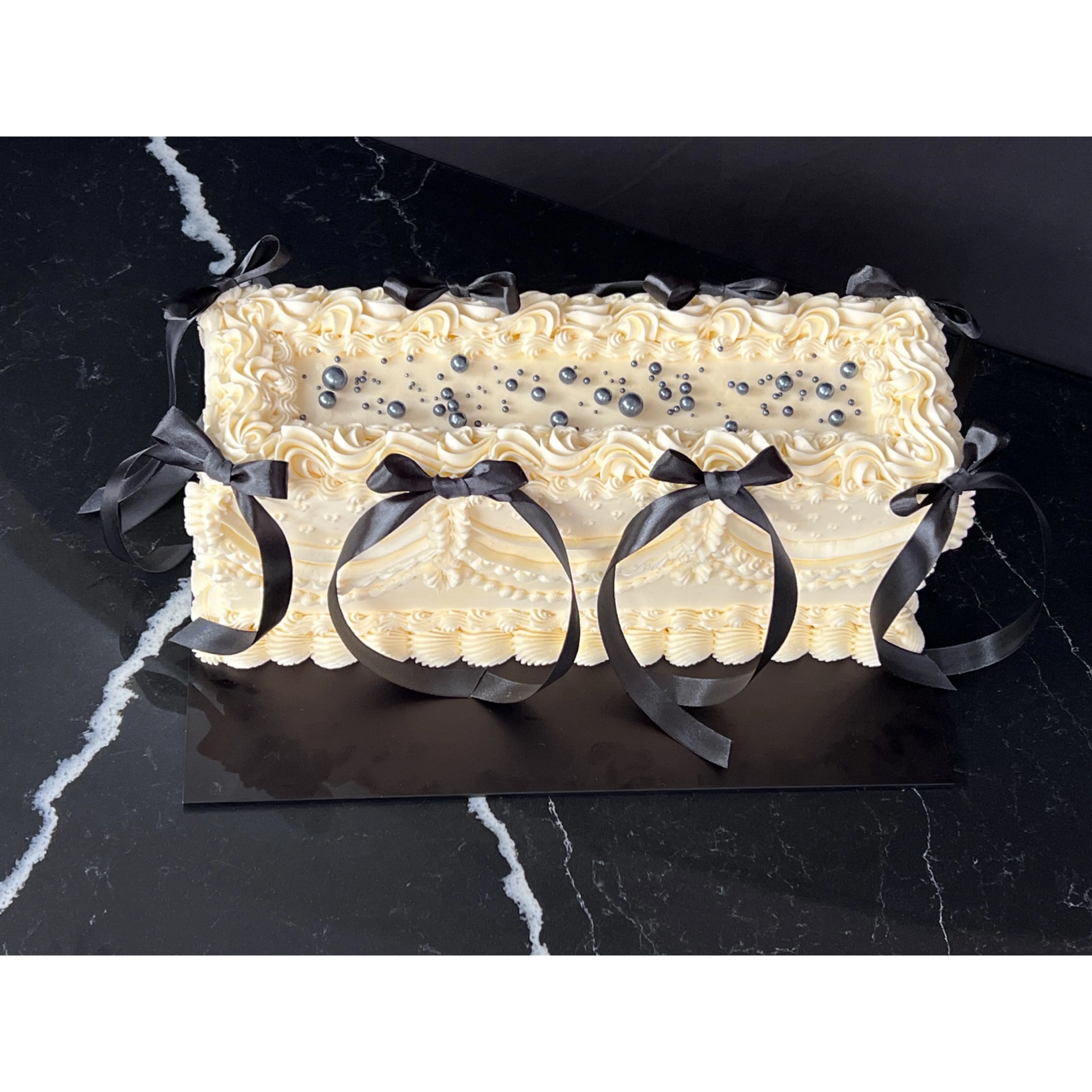 Long Rectangular Vintage Wedding Cake - Image 8